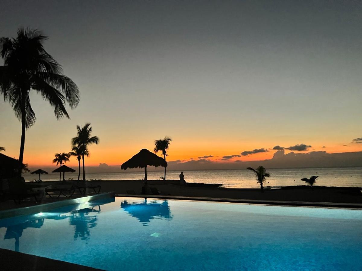 The Queen Of Cozumel Beach House -Luxury Beachfront Villa- Million Dollars View Exterior photo
